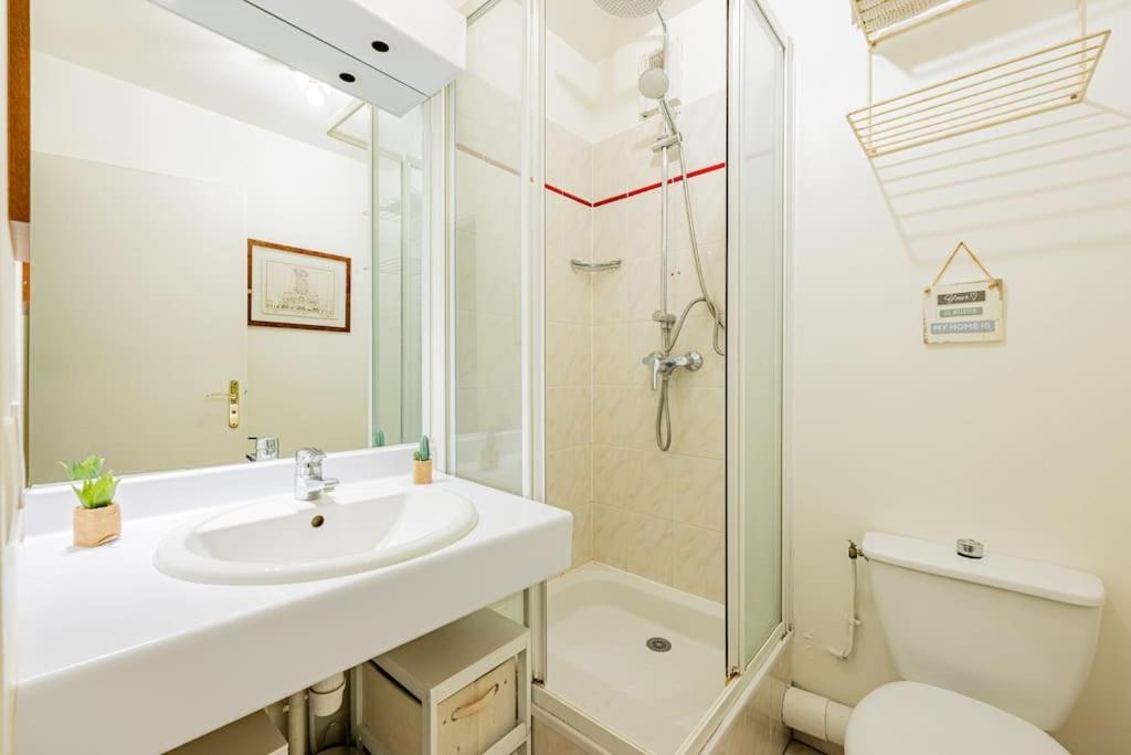 Grand Et Central, 8E Pres Elysee París Exterior foto